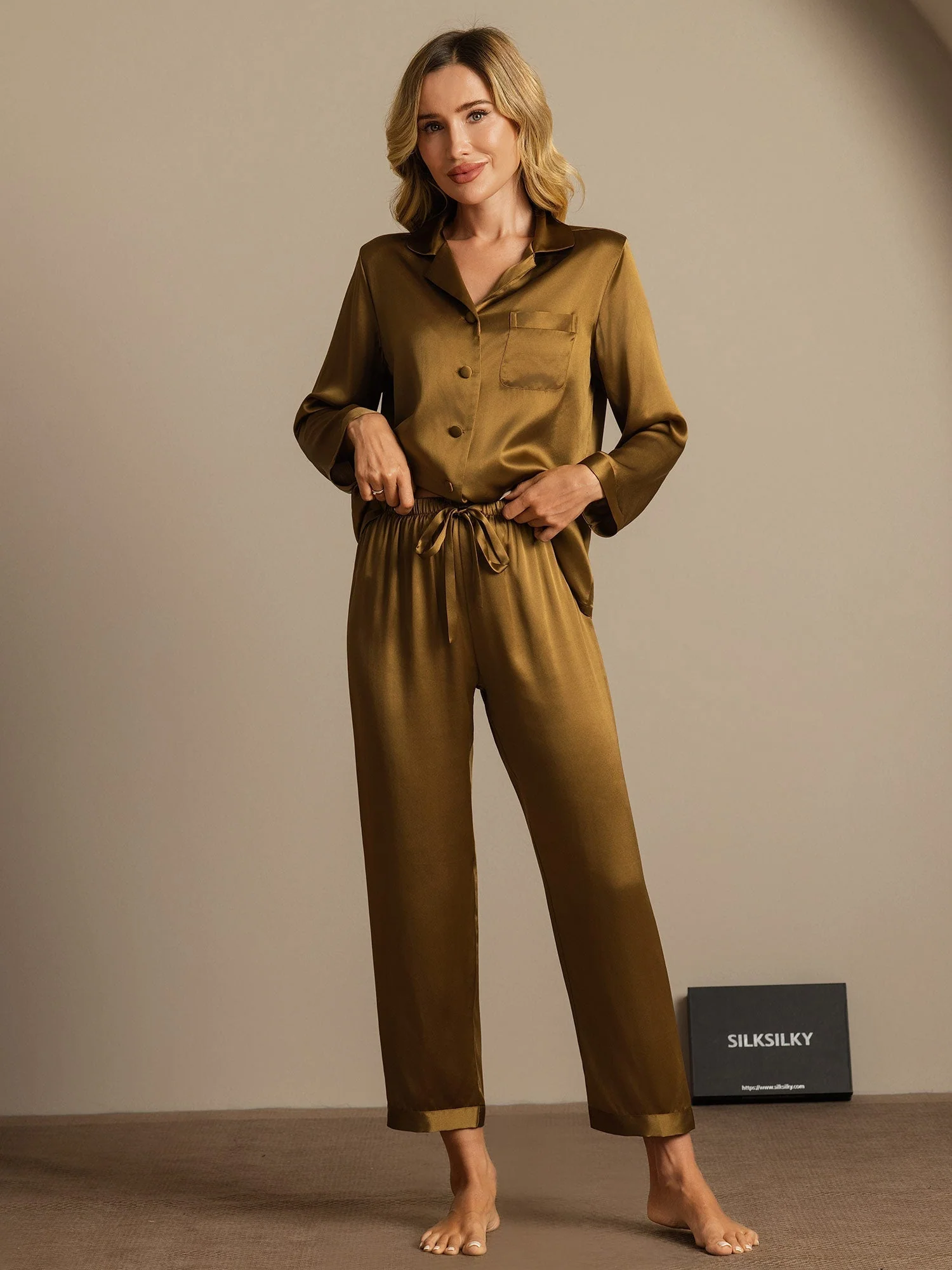 Women's Pure Silk Long Sleeve Pajamas Set - Image 57