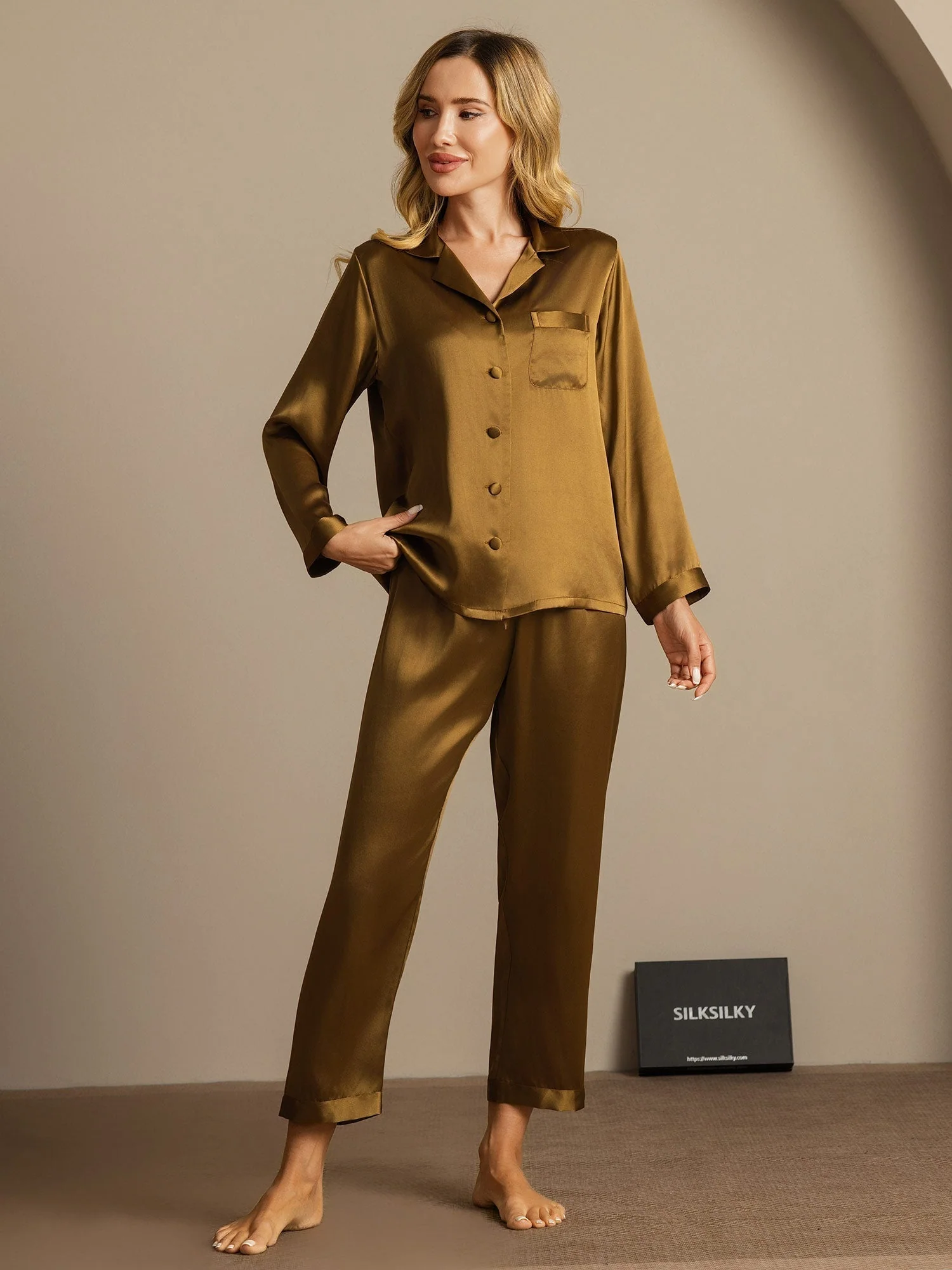 Women's Pure Silk Long Sleeve Pajamas Set - Image 58