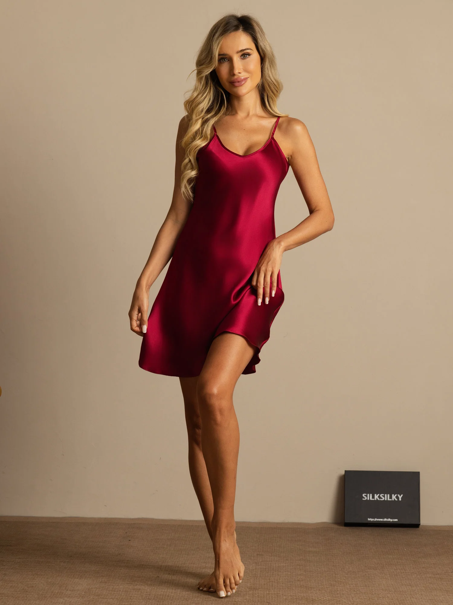 Pure Silk Spaghetti Strap V-neck Short Nightgown - Image 20